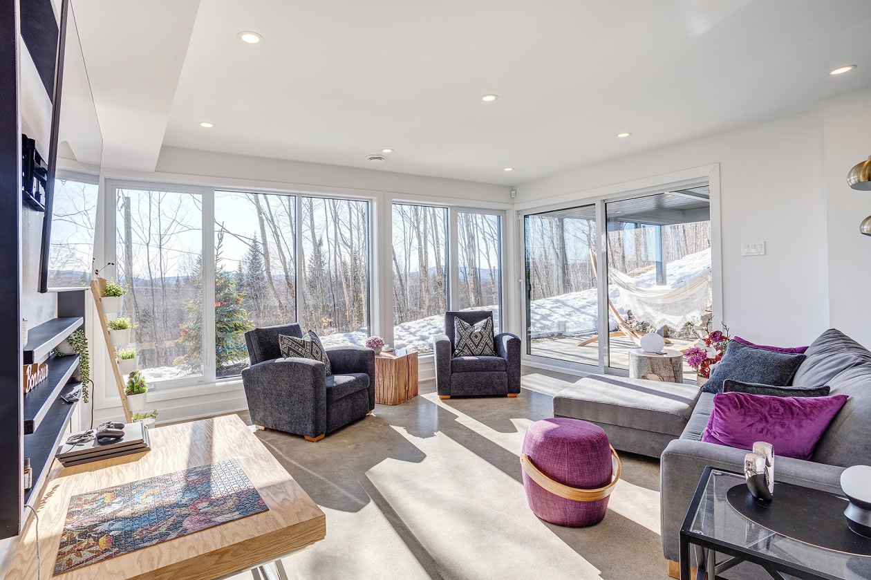 Salon — 435 Ch. du Château, Saint-Donat-de-Montcalm, J0T 2C0, Saint-Donat-de-Montcalm
