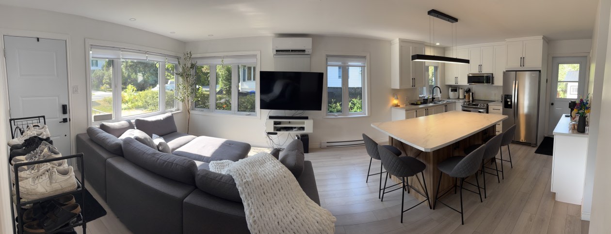 Salon — 11 146E Ave, Notre-Dame-de-l'Île-Perrot, J7W 0N4, Notre-Dame-de-l'Île-Perrot