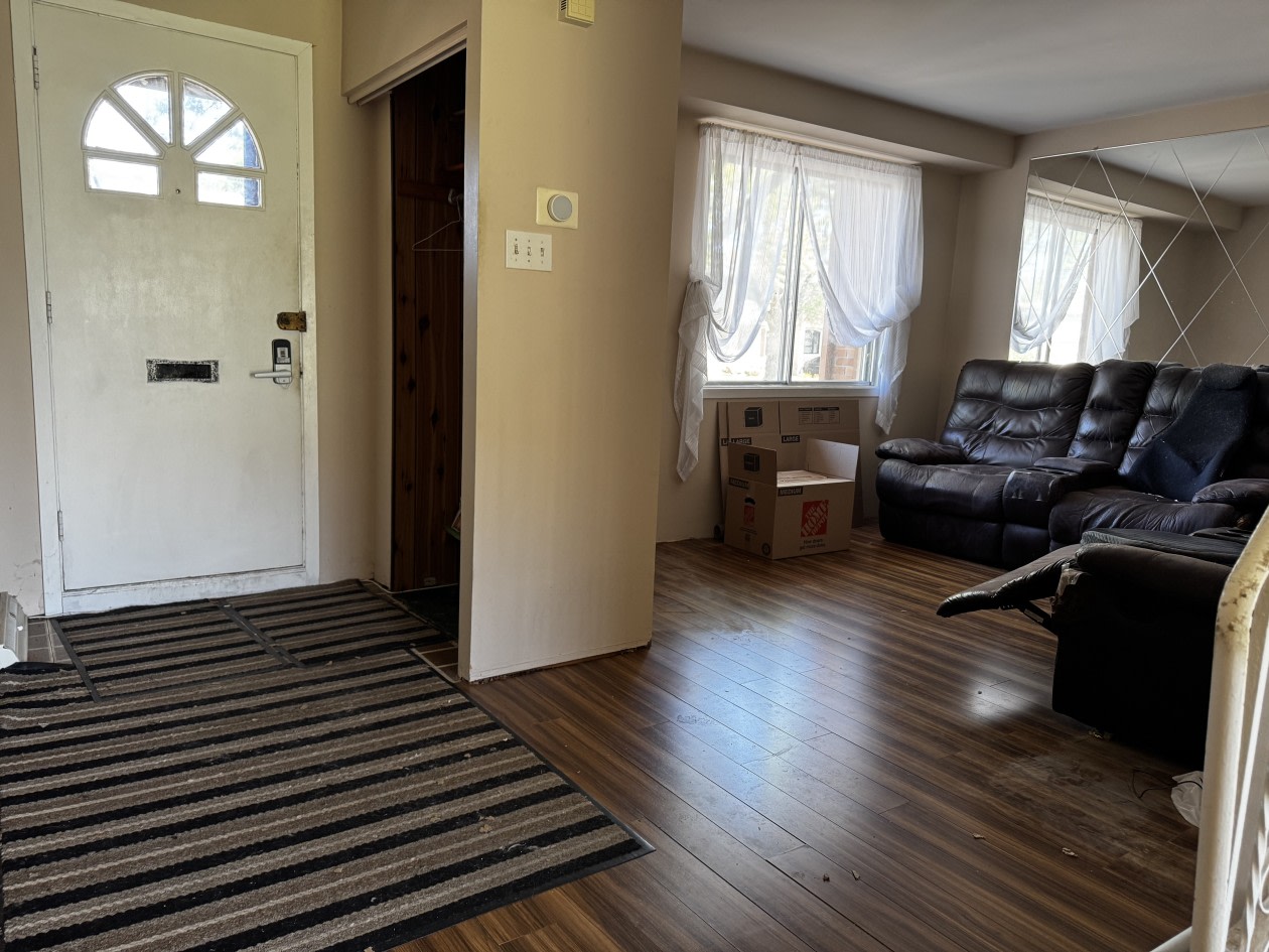 Salon — 12318 Av Corbeil, Montréal-Nord, H1G 3X4, Montréal-Nord