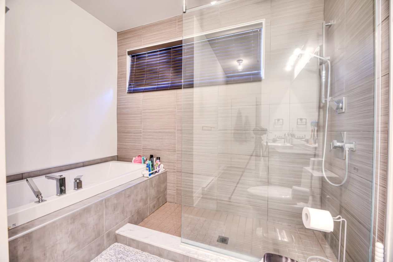 Salle de bains — 191 Rue du Campagnol, 202, Terrebonne, J6V 0E7, Terrebonne