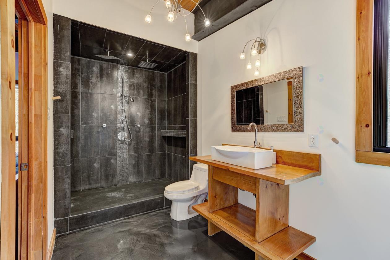 Salle de bains — 1013 Rue de la Corniche, Morin-Heights, J0R 1H0, Morin-Heights