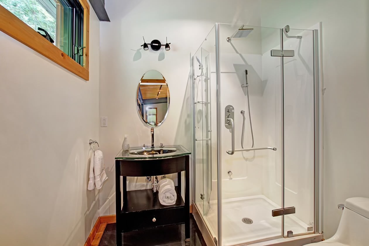 Salle de bains — 1013 Rue de la Corniche, Morin-Heights, J0R 1H0, Morin-Heights
