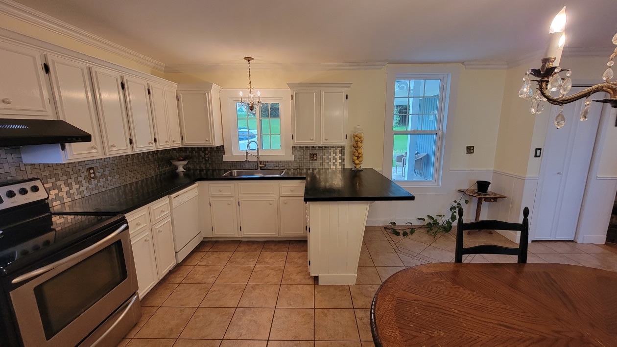 Cuisine — 361 3E Rang, Saint-Félix-de-Kingsey, J0B 2T0, Saint-Félix-de-Kingsey