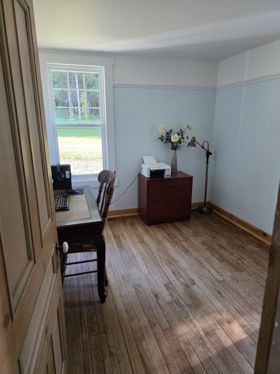 Bureau — 361 3E Rang, Saint-Félix-de-Kingsey, J0B 2T0, Saint-Félix-de-Kingsey