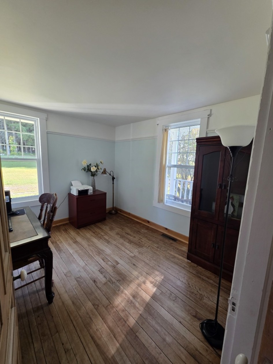 Bureau — 361 3E Rang, Saint-Félix-de-Kingsey, J0B 2T0, Saint-Félix-de-Kingsey