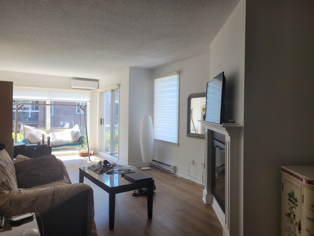 Salon — 444 Rue De l'Iris, 8, Granby, J2H 2J6, Granby
