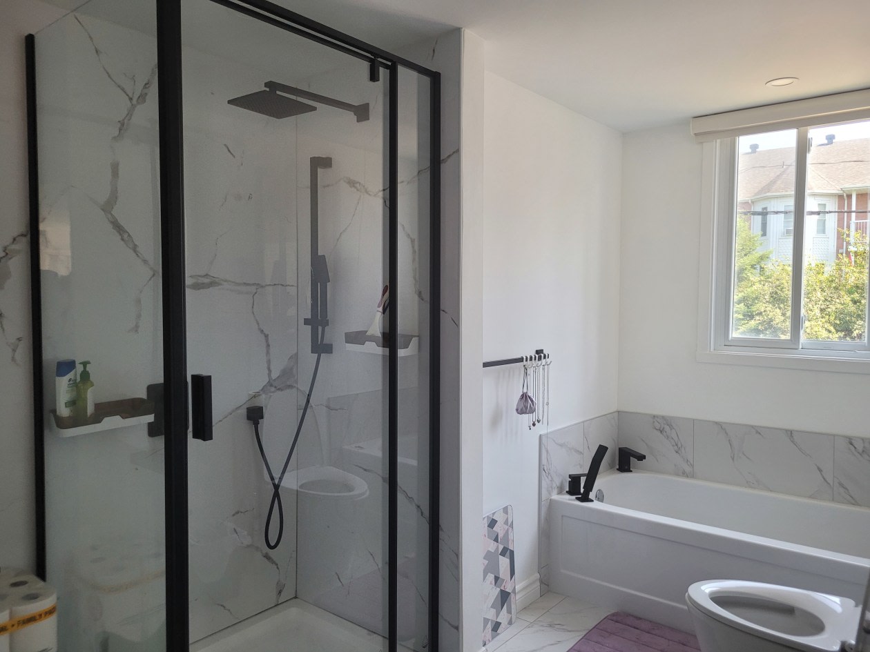 Salle de bains — 444 Rue De l'Iris, 8, Granby, J2H 2J6, Granby
