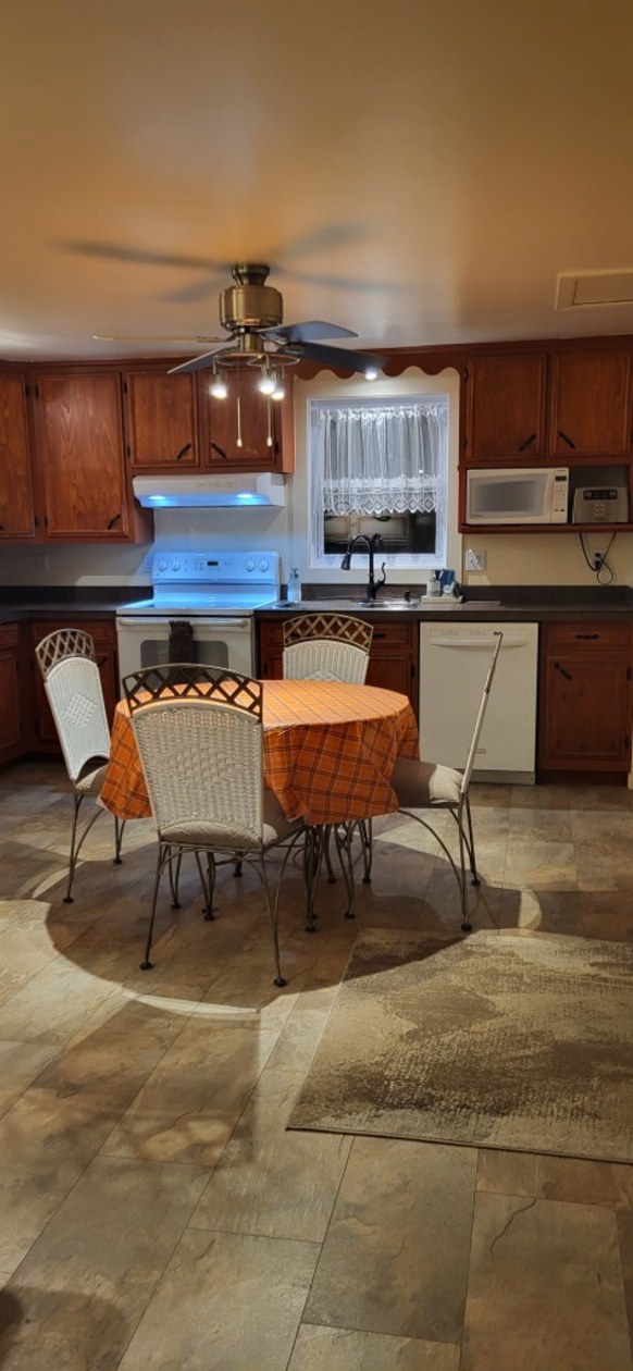 Cuisine — 5980 Chem. du Curé-Barrette, Terrebonne, J7M 1N1, Terrebonne
