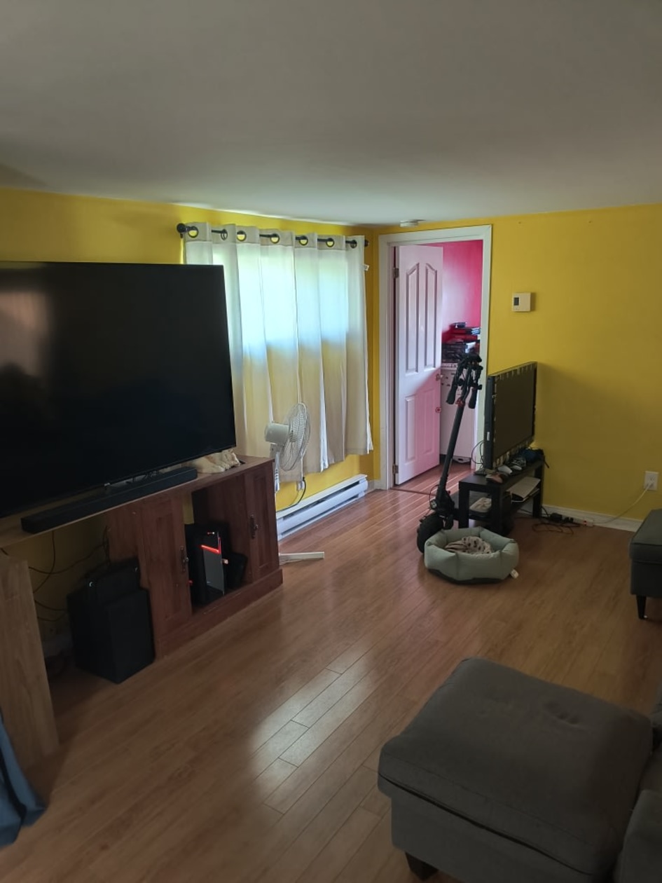 Salon — 3950 boulevard Sir-Wilfrid-Laurier, 56, Saint-Hubert, J3Y 5Y9, Saint-Hubert