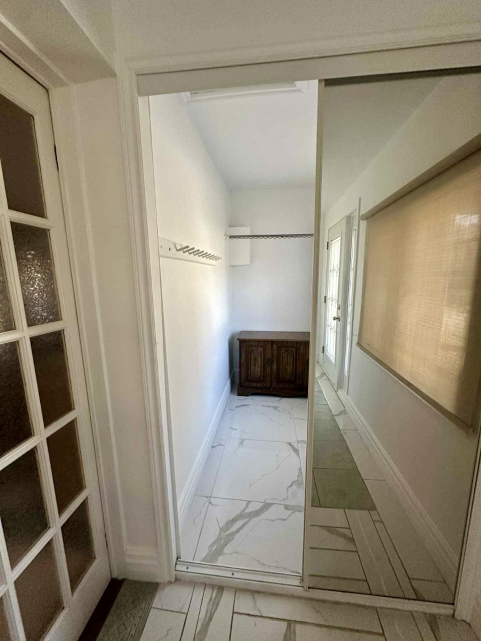 Penderie — 1346 Rue des Laurentides, Mascouche , J7K 3C2, Mascouche 