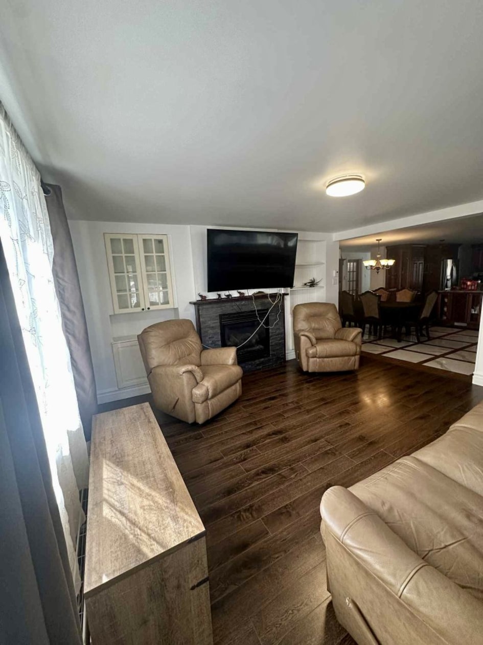 Salon — 1346 Rue des Laurentides, Mascouche , J7K 3C2, Mascouche 