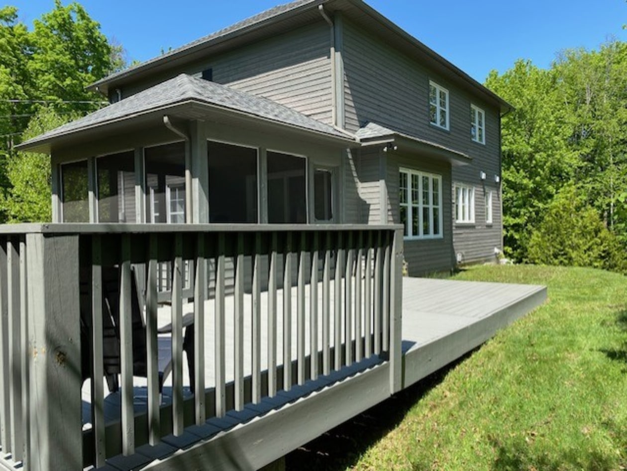 Terrasse — 9 Chem. de l'Orge, Sainte-Anne-des-Lacs, J0R 1B0, Sainte-Anne-des-Lacs