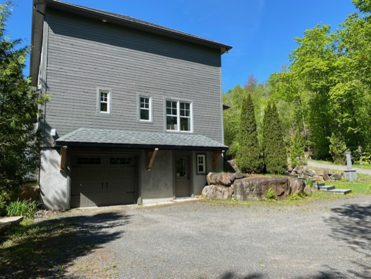 Garage — 9 Chem. de l'Orge, Sainte-Anne-des-Lacs, J0R 1B0, Sainte-Anne-des-Lacs
