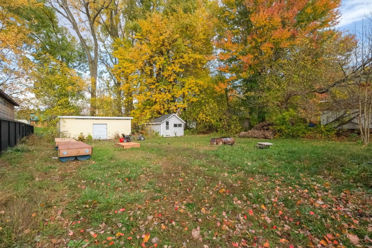 Cour — 71 9E Ave, Saint-Paul-de-l'Île-Aux-Noix, J0J 1G0, Saint-Paul-de-l'Île-Aux-Noix