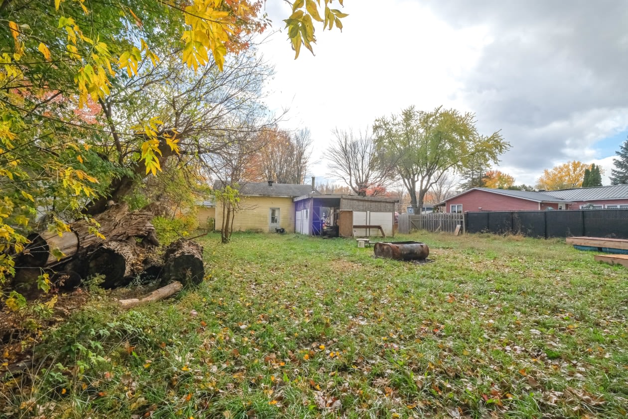 Cour — 71 9E Ave, Saint-Paul-de-l'Île-Aux-Noix, J0J 1G0, Saint-Paul-de-l'Île-Aux-Noix