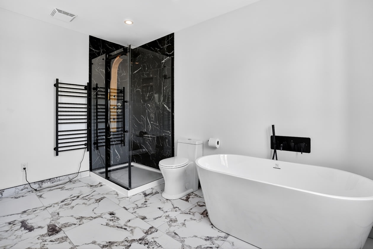 Salle de bains — 3693 Rue Asselin, Longueuil, J4M 2Y1, Longueuil