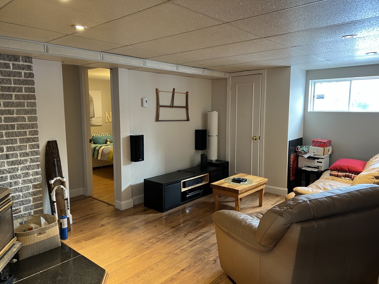 Salon — 284 Chem. du Roy, Saint-Augustin-de-Desmaures, G3A 0E2, Saint-Augustin-de-Desmaures