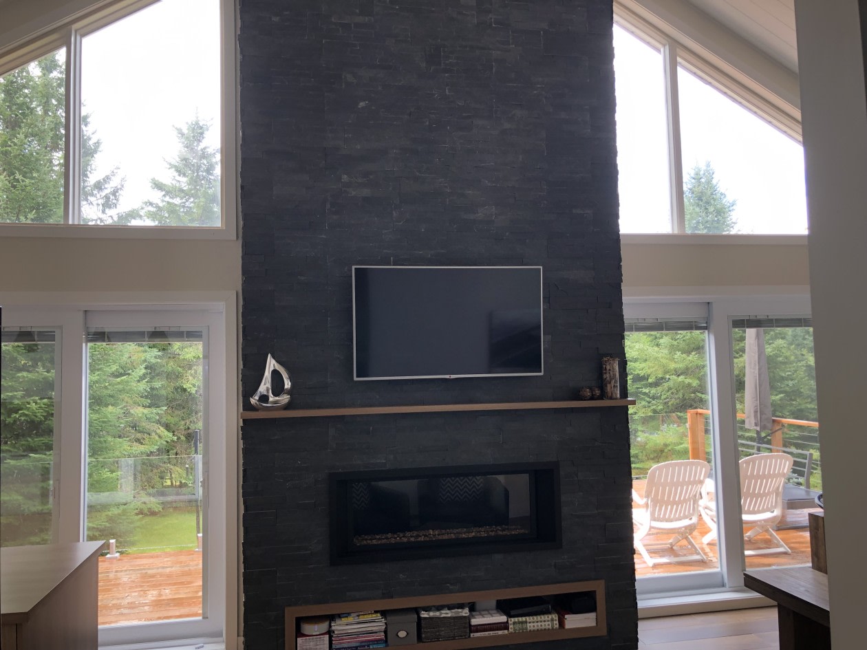 Salon — 105 Chemin des Aigles, Nominingue, J0W 1R0, Nominingue
