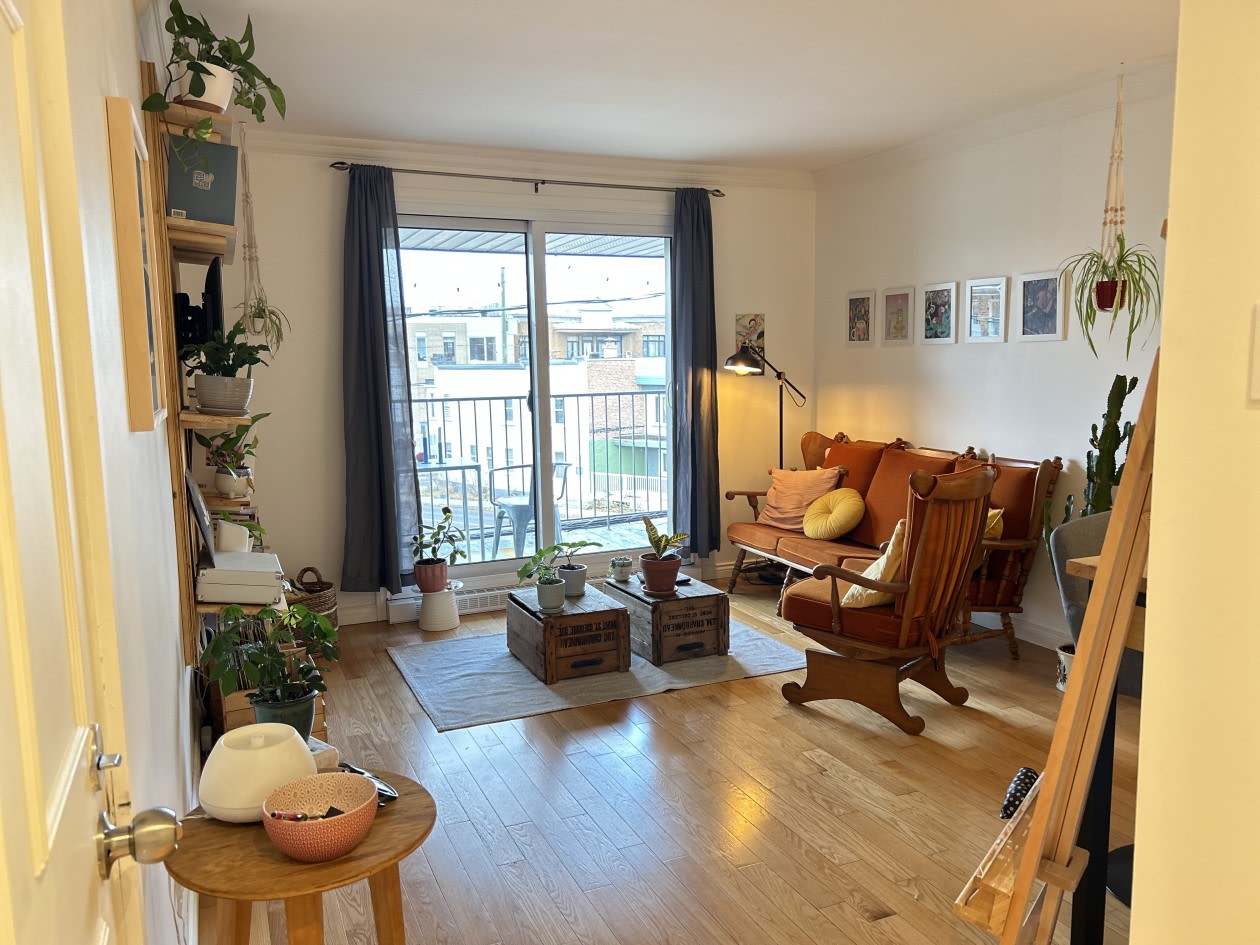 Salon — 545 Rue Christophe-Colomb O, 5, Québec, G1N 2K1, Québec