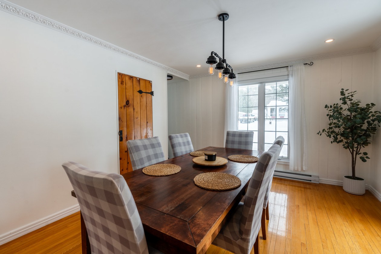 Salle à manger — 16 rue de Vinoy, Cantley, J8V 2V9, Cantley