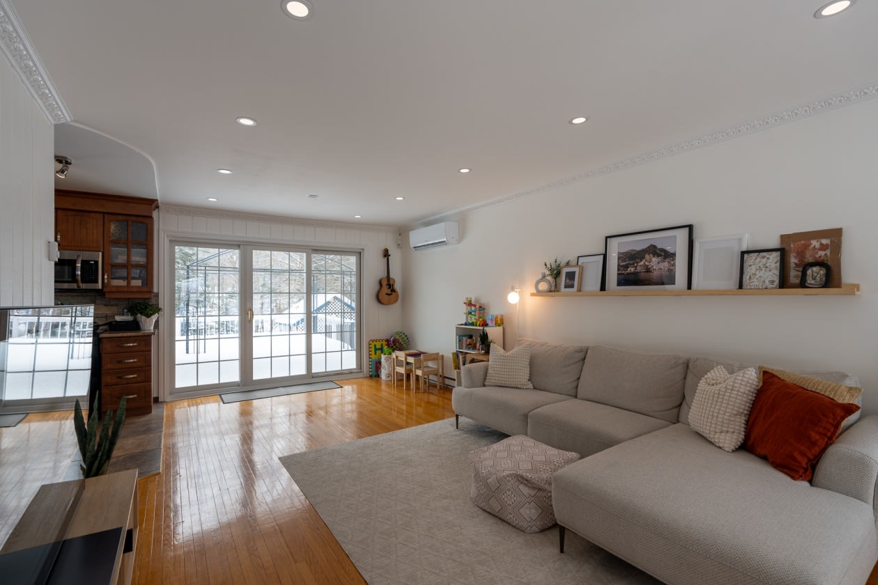 Salon — 16 rue de Vinoy, Cantley, J8V 2V9, Cantley