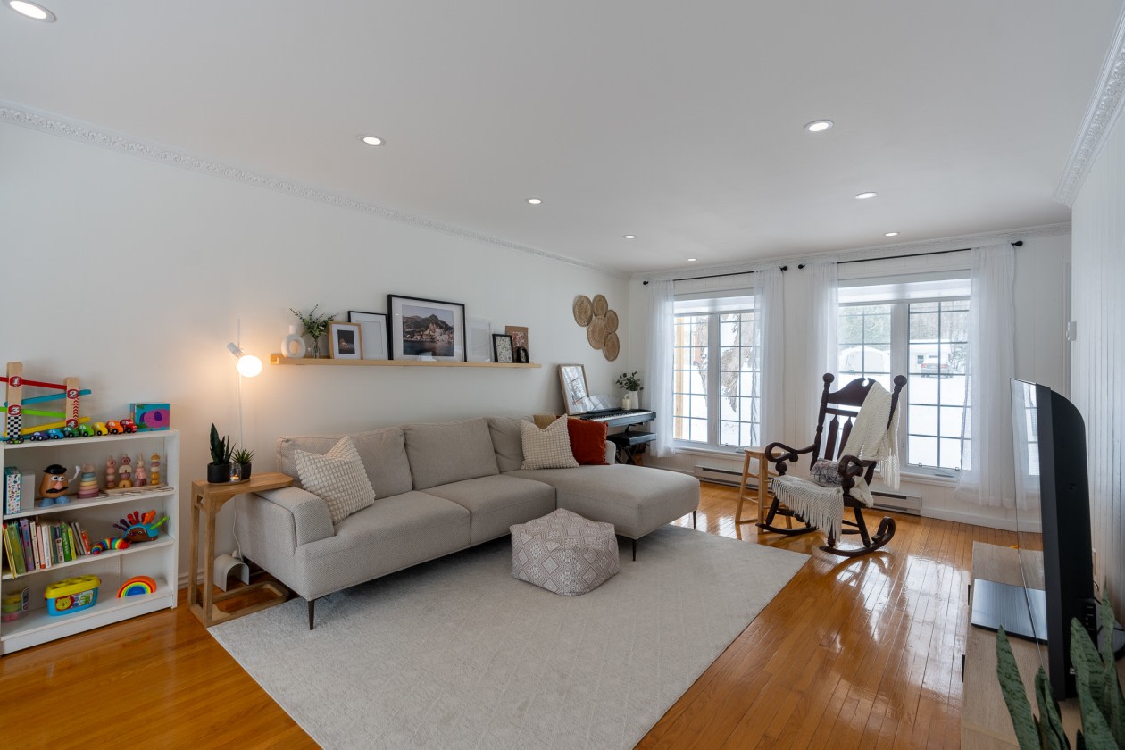 Salon — 16 rue de Vinoy, Cantley, J8V 2V9, Cantley