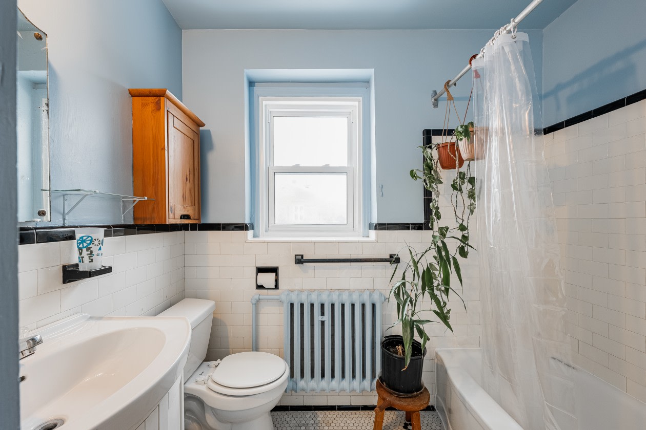 Salle de bains — 3680 Rue Broadway, Lachine, H8T 1T3, Lachine