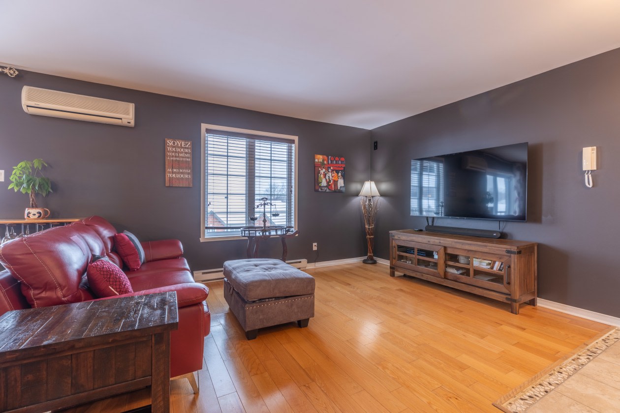 Salon — 924 Rue de la Vallée, 7, Pincourt, J7W 0H7, Pincourt