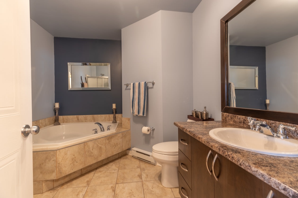 Salle de bains — 924 Rue de la Vallée, 7, Pincourt, J7W 0H7, Pincourt