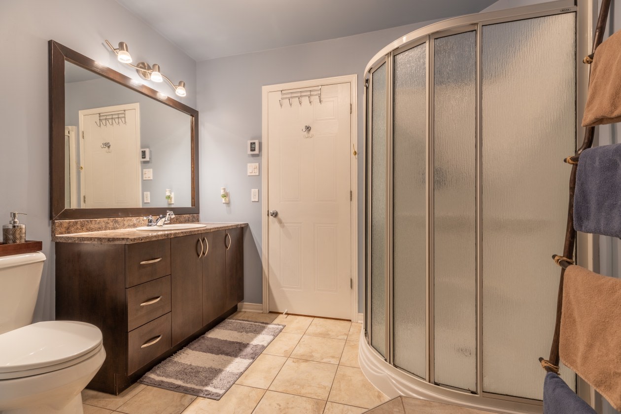 Salle de bains — 924 Rue de la Vallée, 7, Pincourt, J7W 0H7, Pincourt