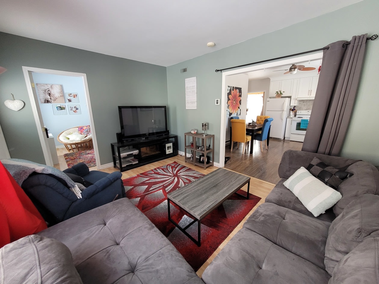 Salon — 30 Rue De Normandie, Lévis, G6V 3J5, Lévis