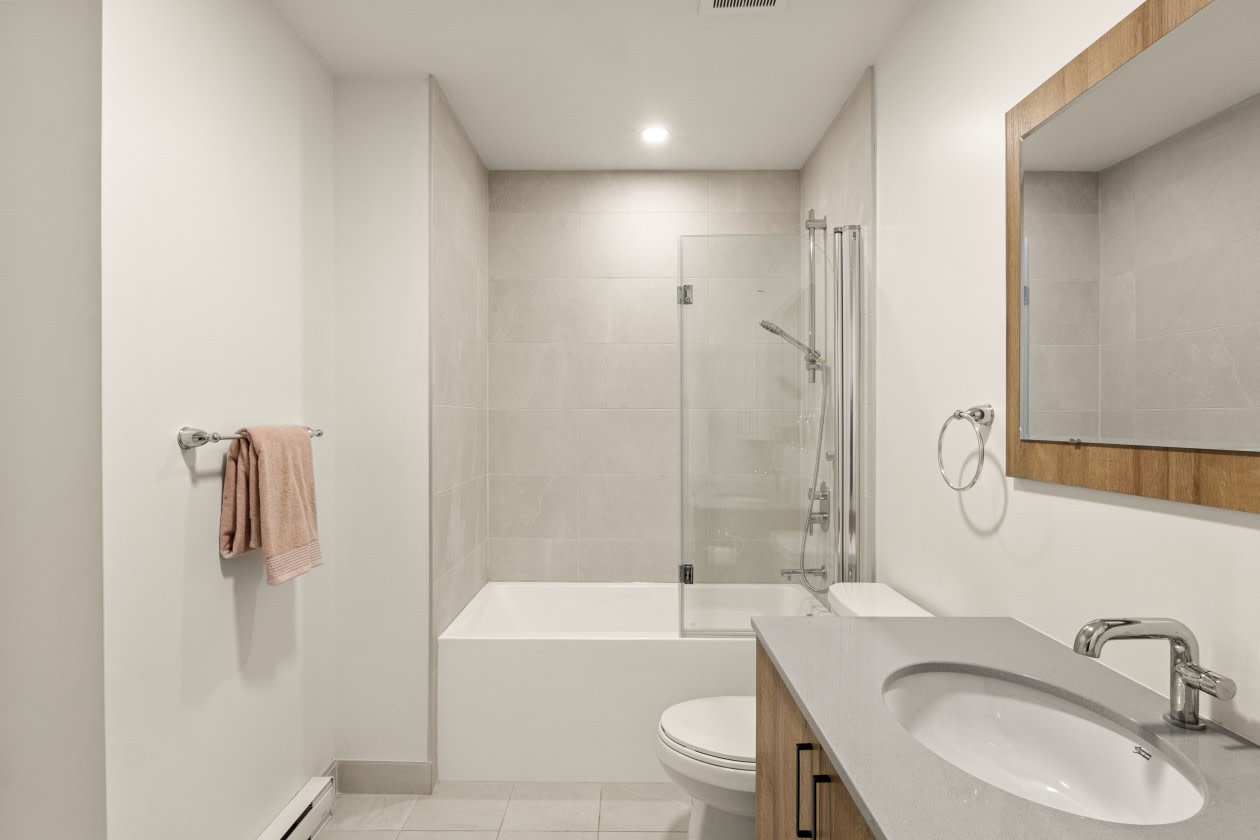 Salle de bains — 52 Rue Rene Vachon, 4, Salaberry-de-Valleyfield, J6S 2L4, Salaberry-de-Valleyfield