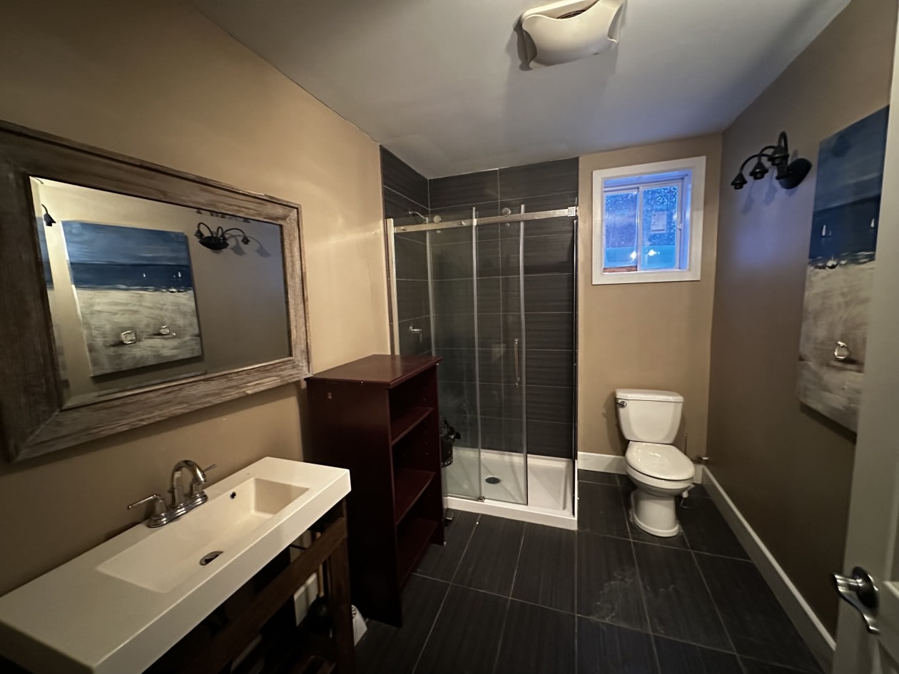 Salle de bains — 511 Rue Clément, Sherbrooke, J1R 0A9, Sherbrooke