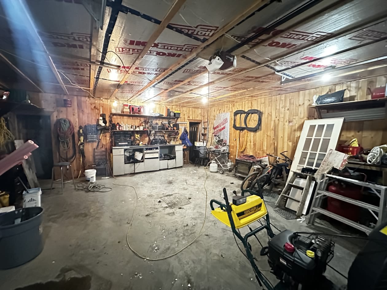 Garage — 511 Rue Clément, Sherbrooke, J1R 0A9, Sherbrooke