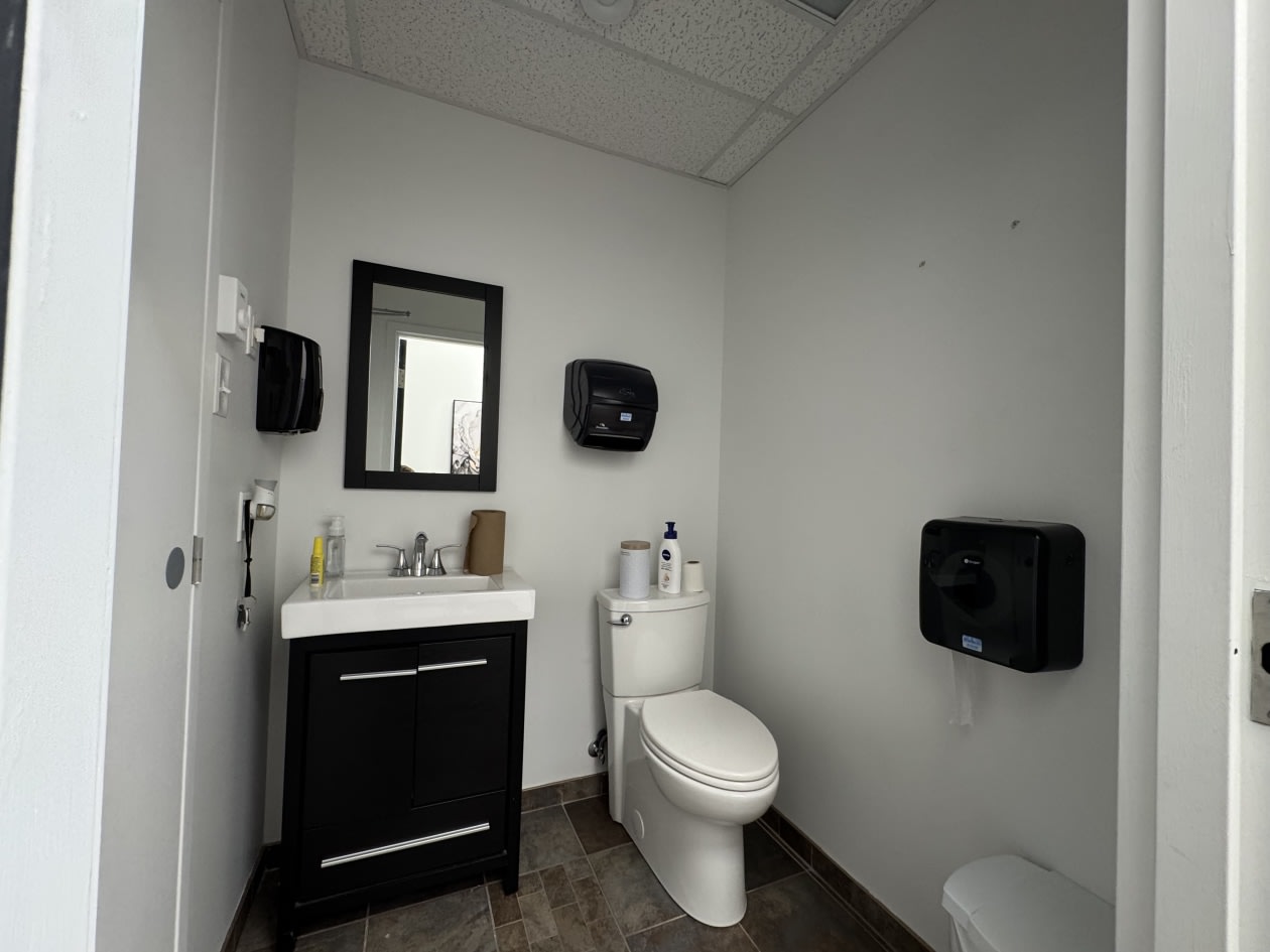 Salle d'eau — 3430 Rue Galt O., Sherbrooke, J1H 0A5, Sherbrooke