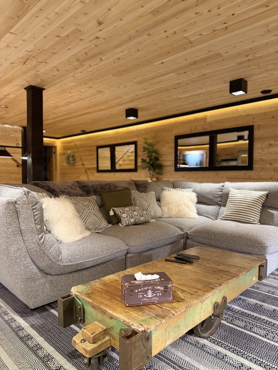 Salle familiale — 80 Rue du Soleil-Couchant, La Malbaie, G5A 0H3, La Malbaie