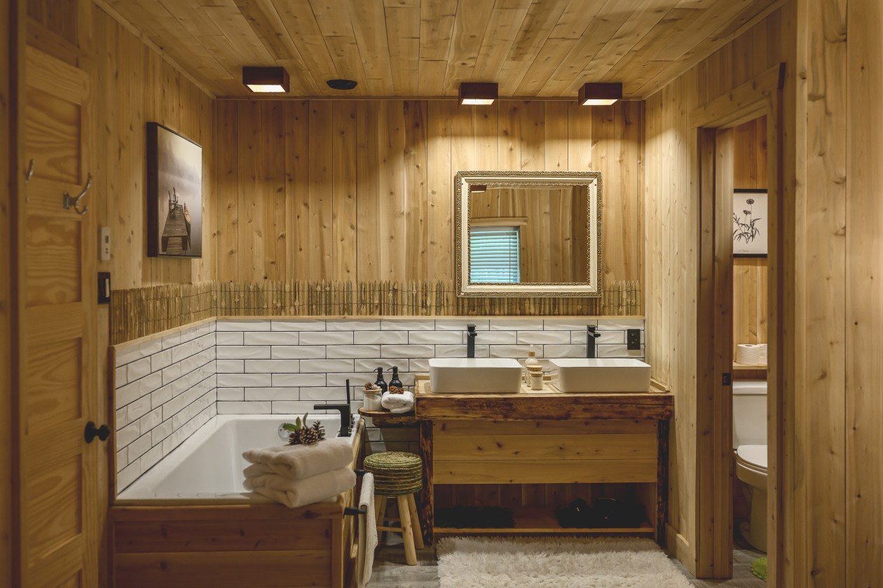Salle de bains — 80 Rue du Soleil-Couchant, La Malbaie, G5A 0H3, La Malbaie