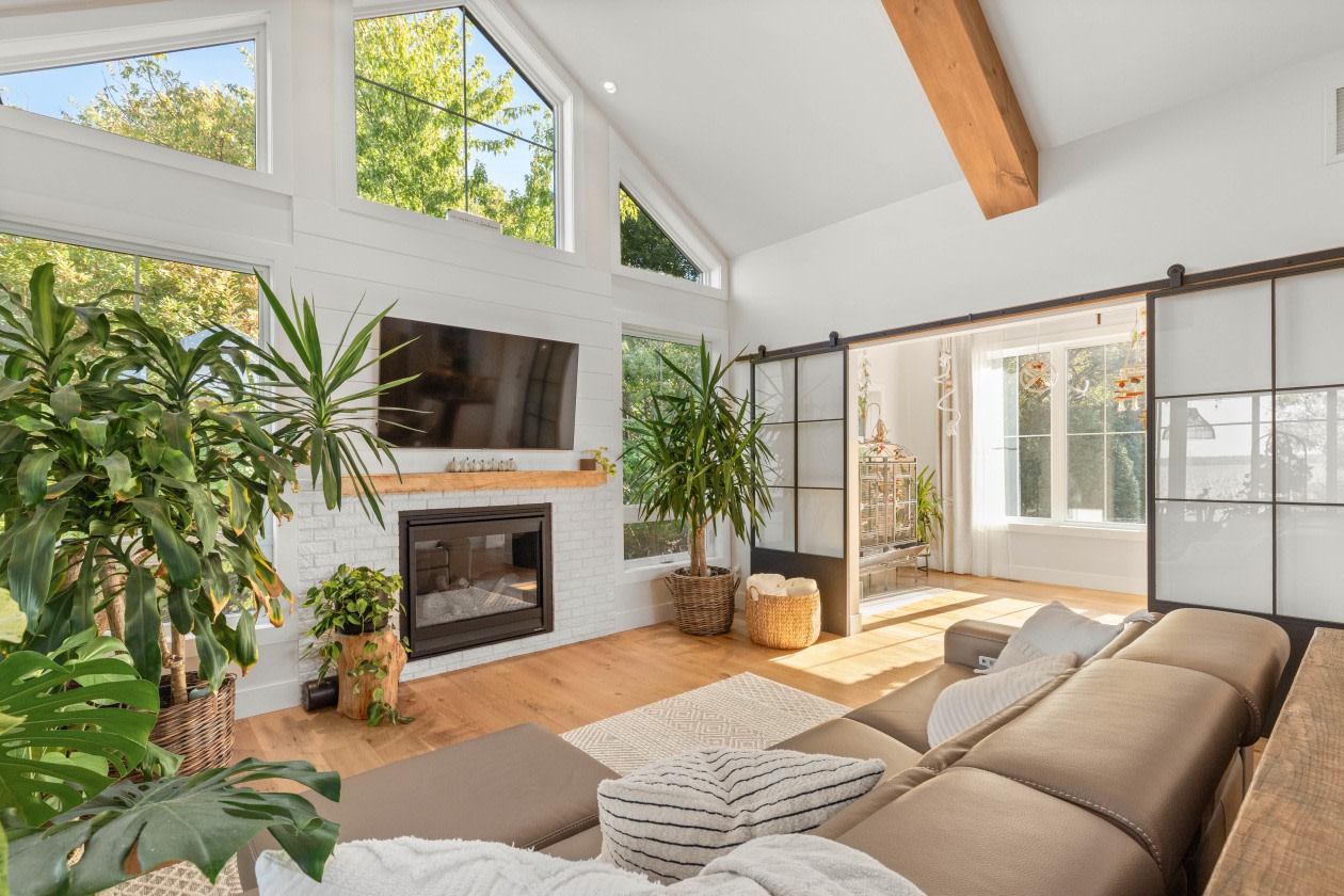 Salon — 2582 Chem. Bellerive, Carignan, J3L 4J9, Carignan