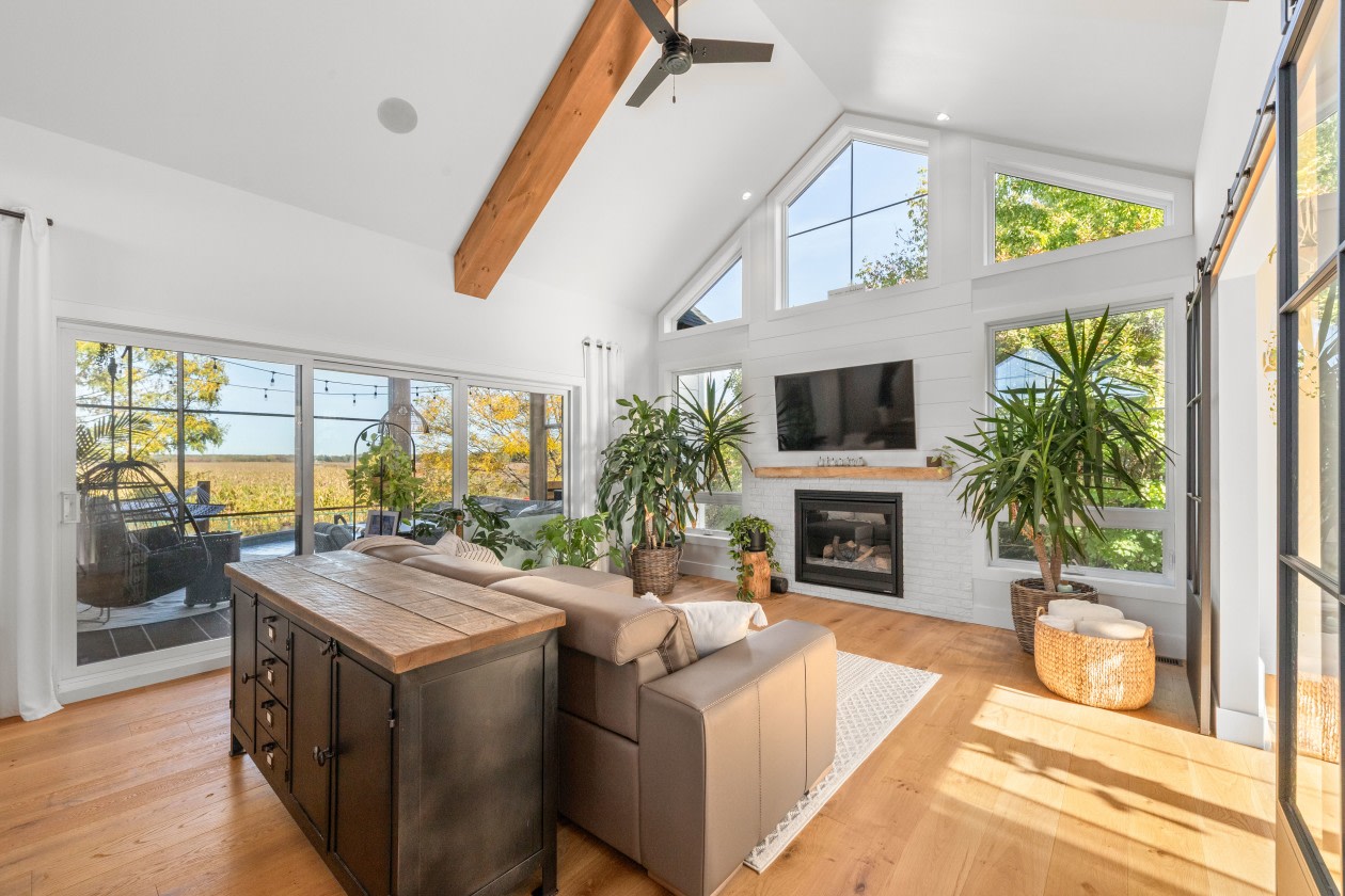 Salon — 2582 Chem. Bellerive, Carignan, J3L 4J9, Carignan