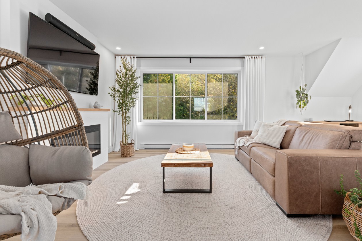 Salon — 2582 Chem. Bellerive, Carignan, J3L 4J9, Carignan