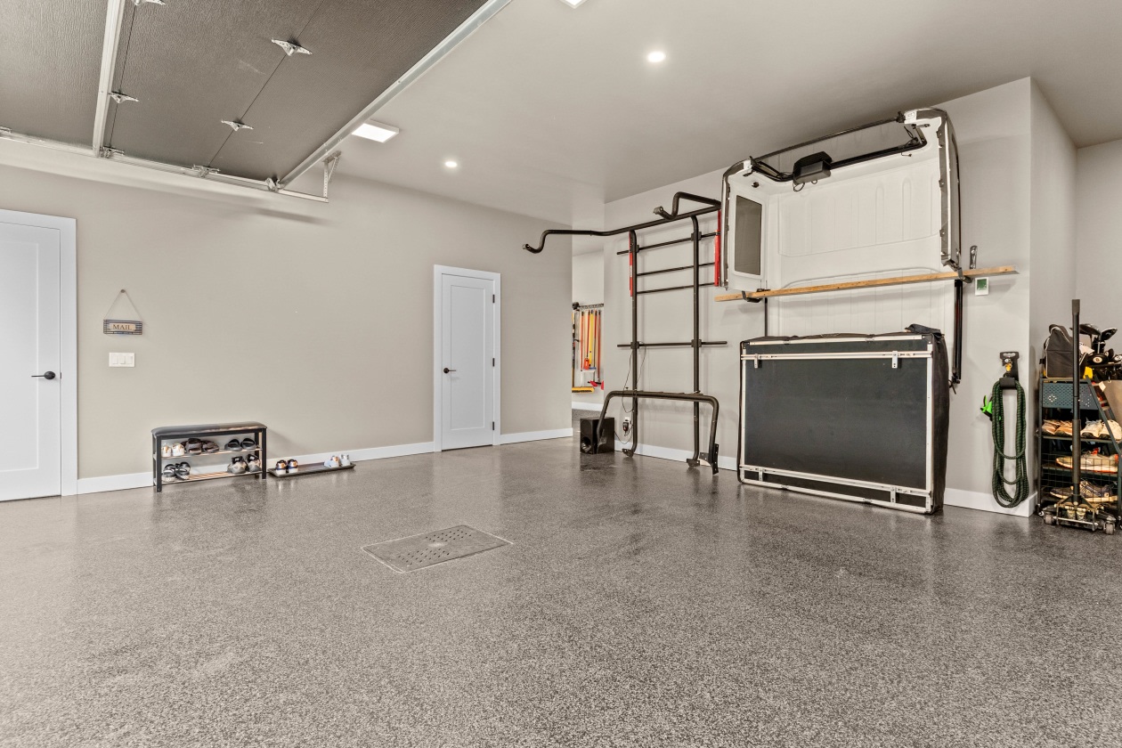 Garage — 2582 Chem. Bellerive, Carignan, J3L 4J9, Carignan