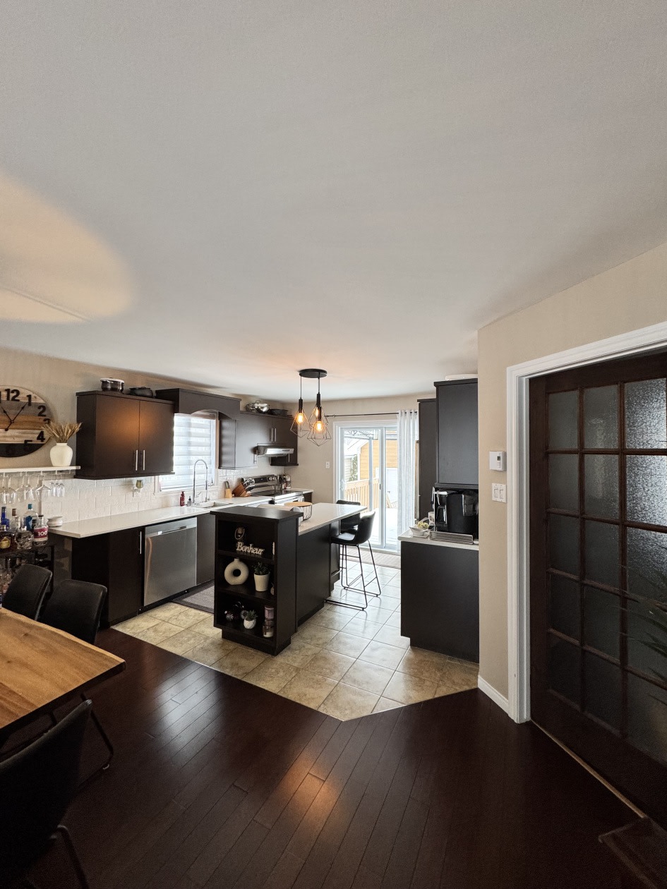 880 Av. des Pommiers — photo 2