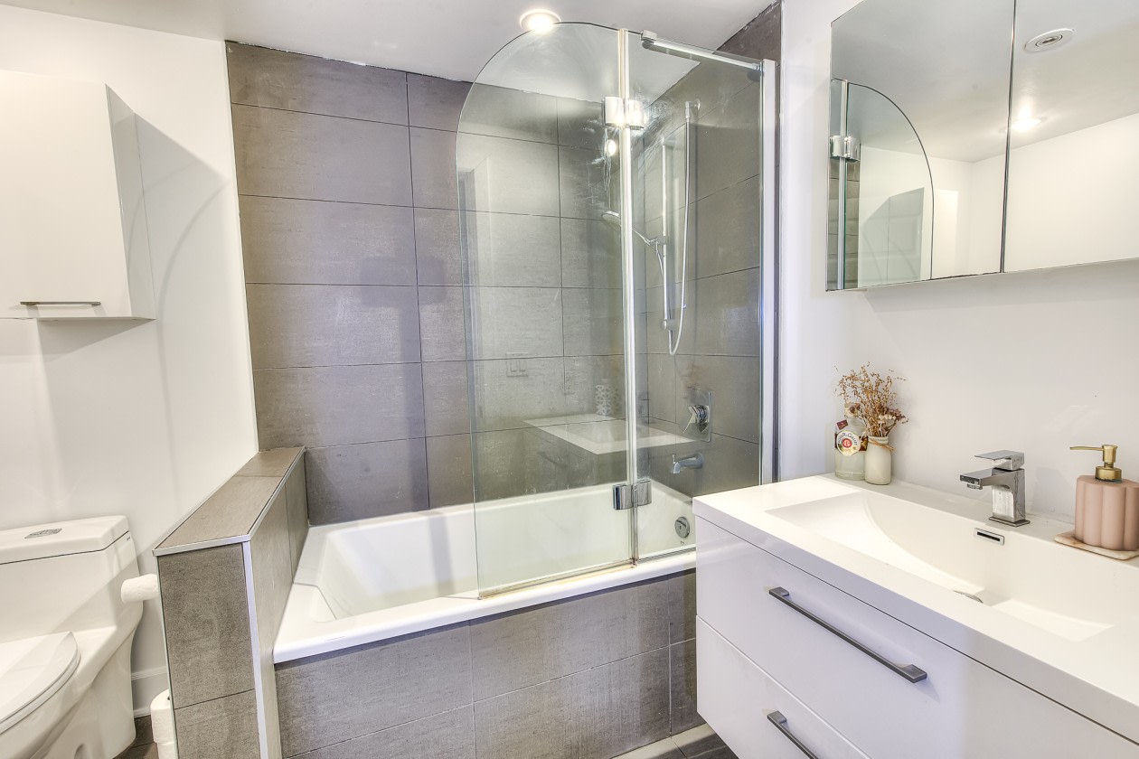Salle de bains — 1045 Rue Wellington, 211, Montréal, H3C 1V6, Montréal