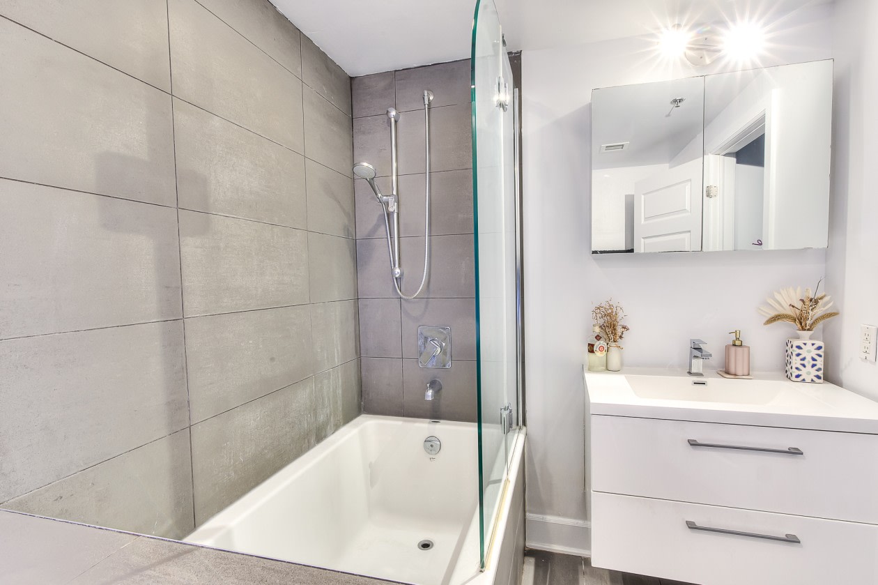Salle de bains — 1045 Rue Wellington, 211, Montréal, H3C 1V6, Montréal