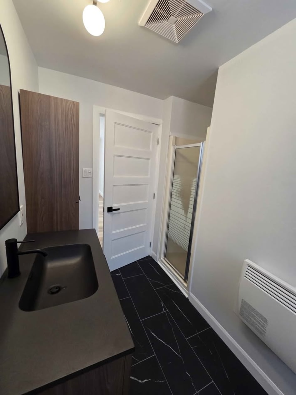 Salle de bains — 1333-1335-1337 Rue Saint-Gérard, Sherbrooke, J1H 3E6, Sherbrooke