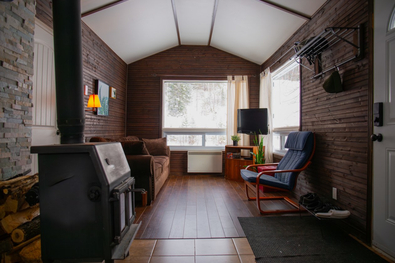Salon — 31 294E Ave, Saint-Côme, J0K 2B0, Saint-Côme