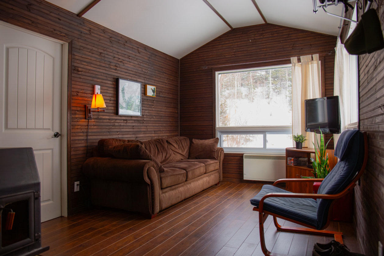 Salon — 31 294E Ave, Saint-Côme, J0K 2B0, Saint-Côme