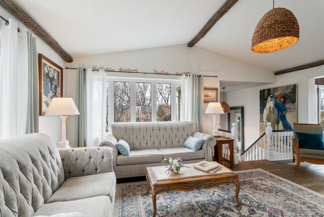 Salon — 423 Route Édouard-VII, Saint-Jacques-le-Mineur, J0J 1Z0, Saint-Jacques-le-Mineur
