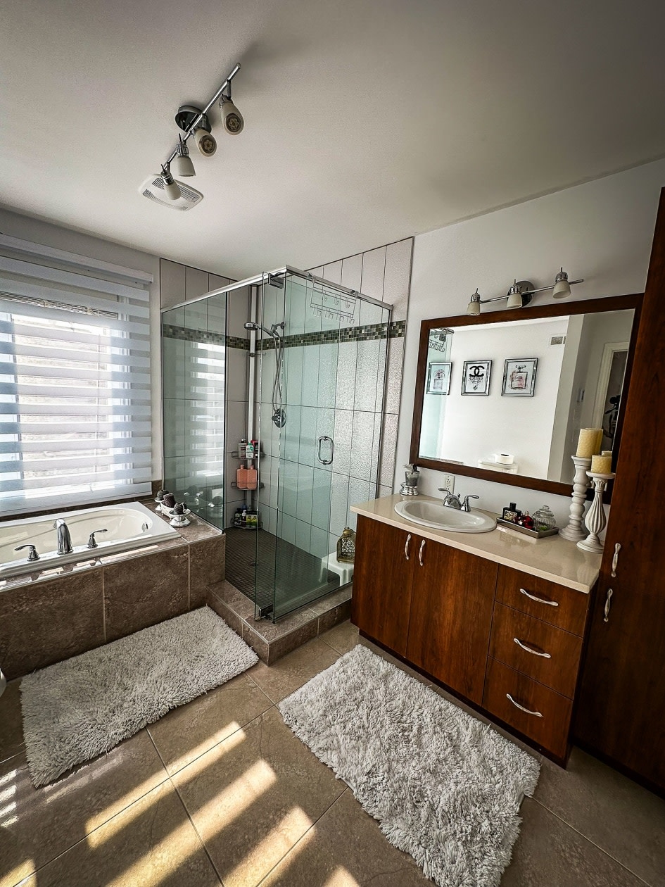 Salle de bains — 3515 Rue Des Fadets, Saint-Hubert, J3Y 0H2, Saint-Hubert