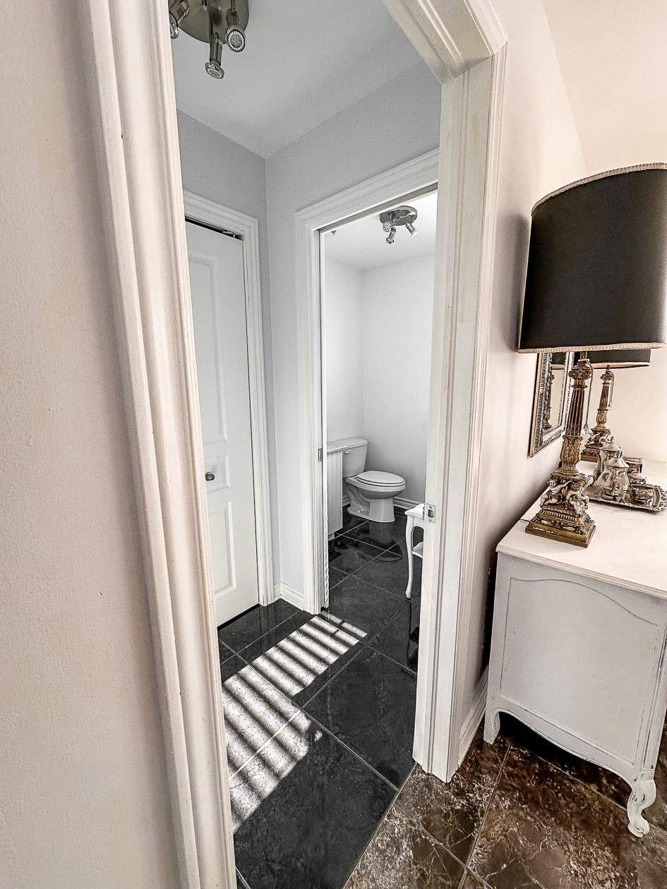 Salle d'eau — 3515 Rue Des Fadets, Saint-Hubert, J3Y 0H2, Saint-Hubert